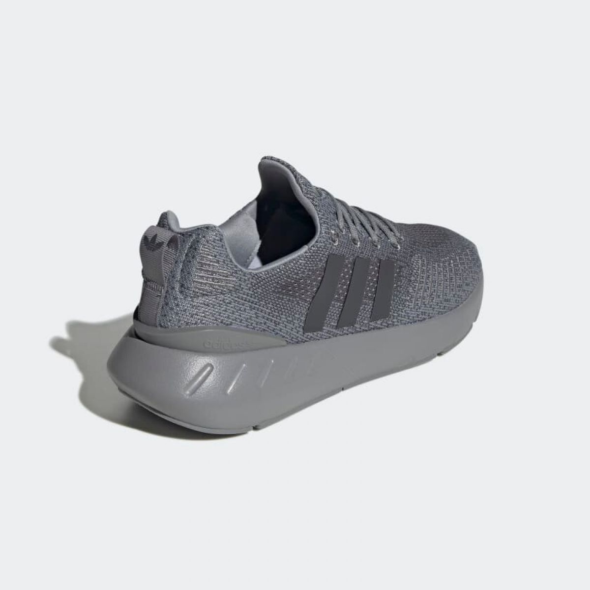 Кроссовки ADIDAS SWIFT RUN 22 Кроссовки ADIDAS SWIFT RUN 22